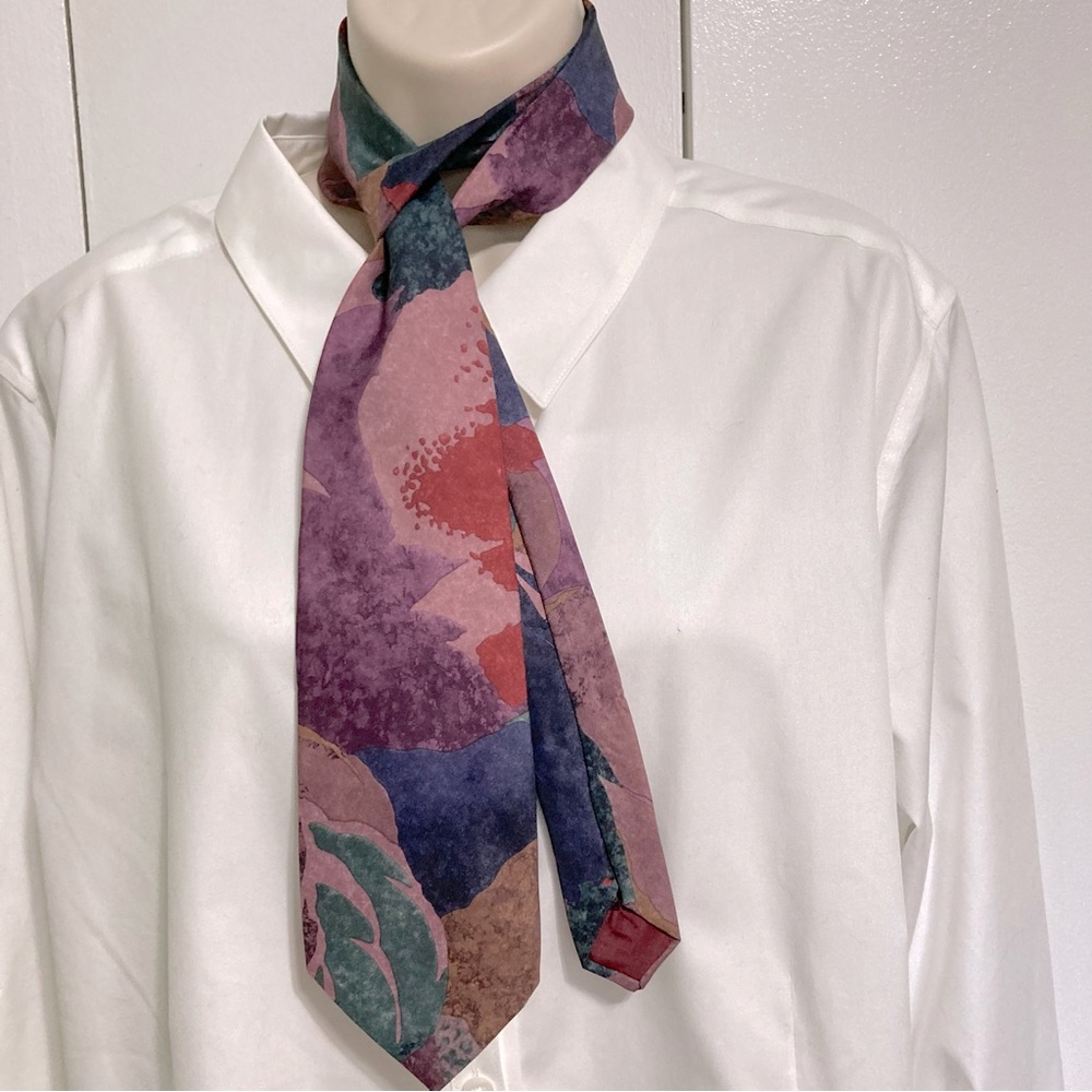CAROLYN CONLEY Vintage Watercolor Abstract 1992 Tie 3.25 inches Wide - Picture 5 of 6